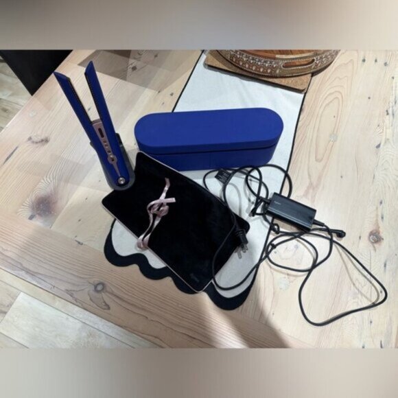 LIKE NEW- DYSON CORALLE STRAIGHTENER - Picture 3 of 6